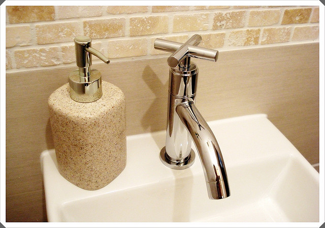 4 étapes pour déboucher son lavabo simplement