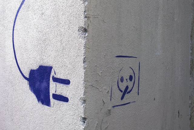 Remplacer une prise électrique murale
