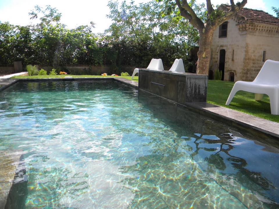 Piscine avec lame d’eau à Toulouse