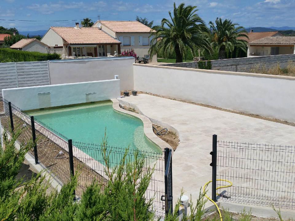 Piscine avec forme originale à Toulouse