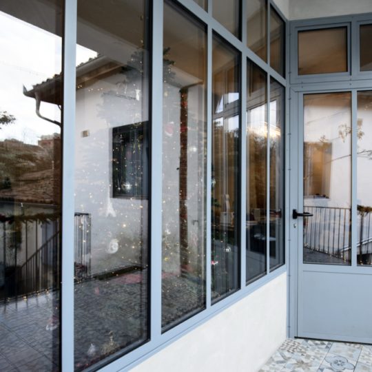 verriere exterieur avec porte en acier