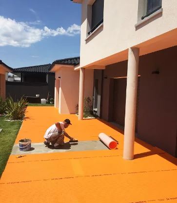 Pose d’une natte d’étanchéité sur une terrasse