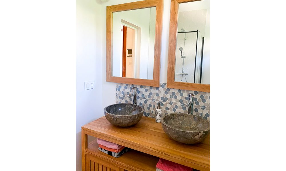 Salle-de-bain-du-bas-après-travaux-de-rénovation-à-Toulouse-par-Artisans-Reno Salle-de-bain-du-bas-après-travaux-de-rénovation-à-Toulouse-par-Artisans-Reno
