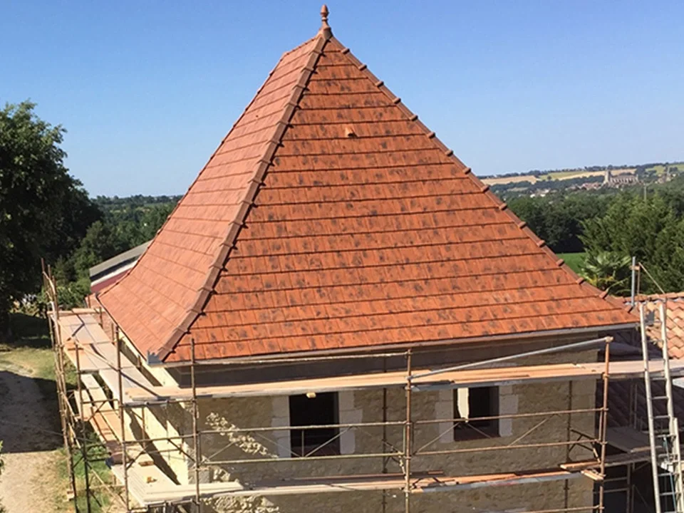 Rénovation toiture : charpente fermette et couverture