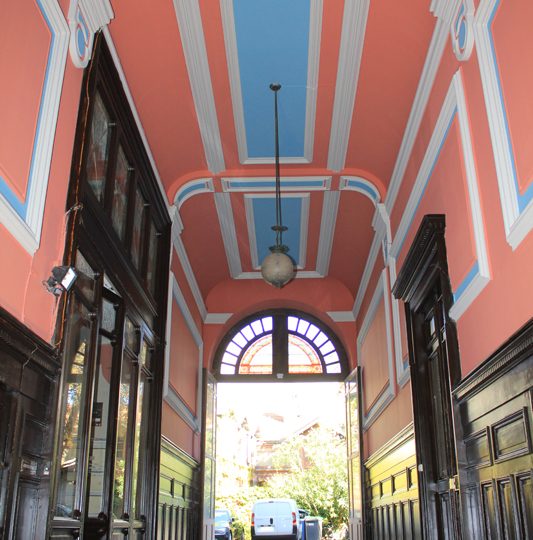 Peinture d'un porche d'entrée réalisé par des peintres sur toulouse