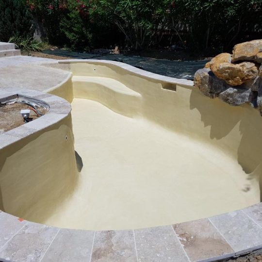 03-piscine-beton-projete-orginale-sur-mesure-hdp-piscines