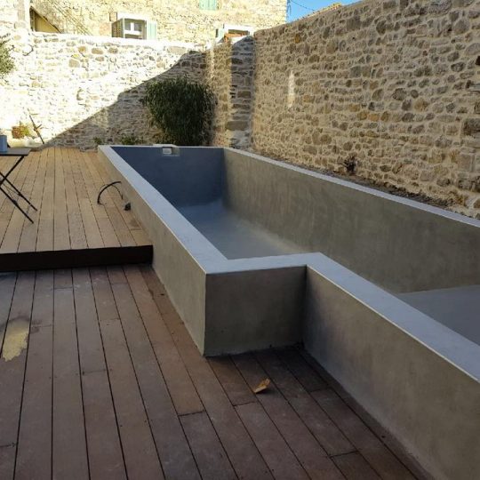 04-photo-piscine-originale-beton-projete-pisicnes-hdp