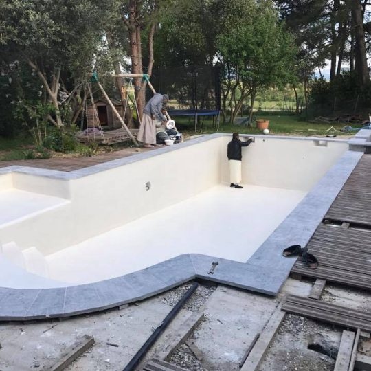 04-piscine-beton-projete-sur-mesure-piscines-hdp