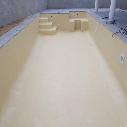 07-piscine-classique-beton-projete-piscines-hdp