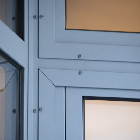 verriere exterieur avec double porte en metal