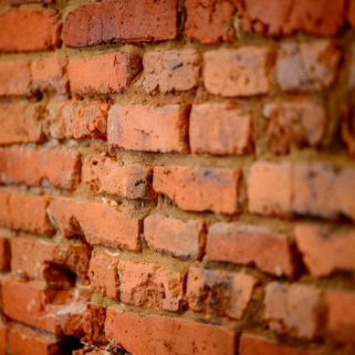 Mur en brique rouge toulousaine rénové