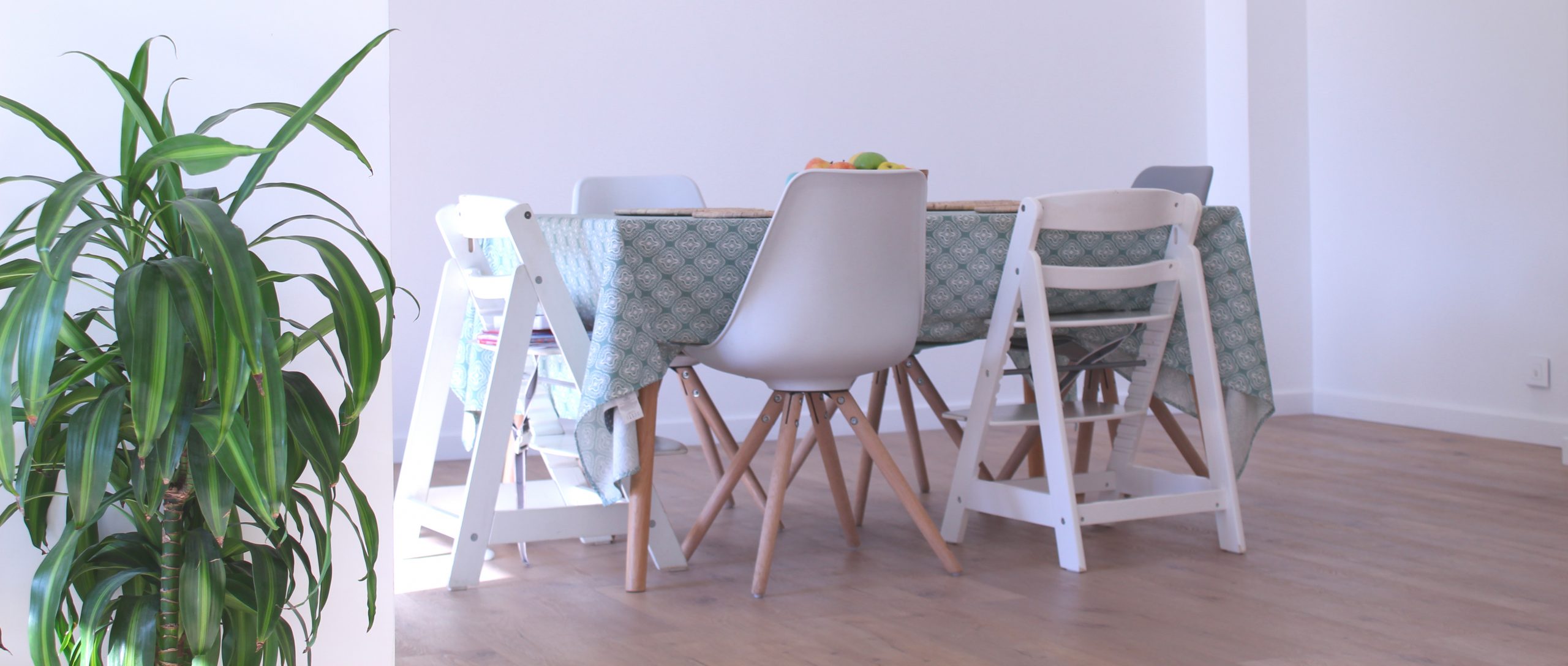 Salle à manger après d'un travaux d'un projet de rénovation d'appartement à Toulouse