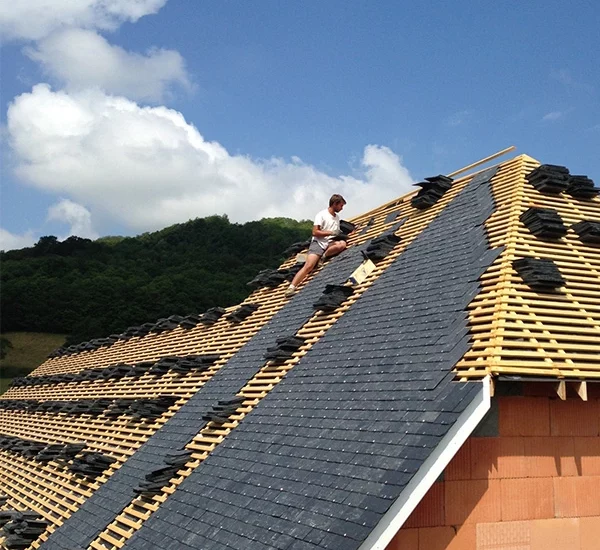 Rénovation toiture : couverture ardoise