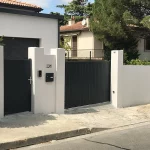 Entreprise de maçonnerie générale : construction d'un muret et installation d'un portail