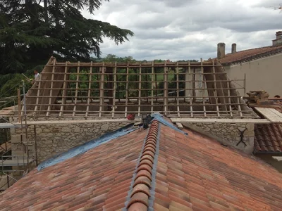 Rénovation toiture : charpente fermette et couverture