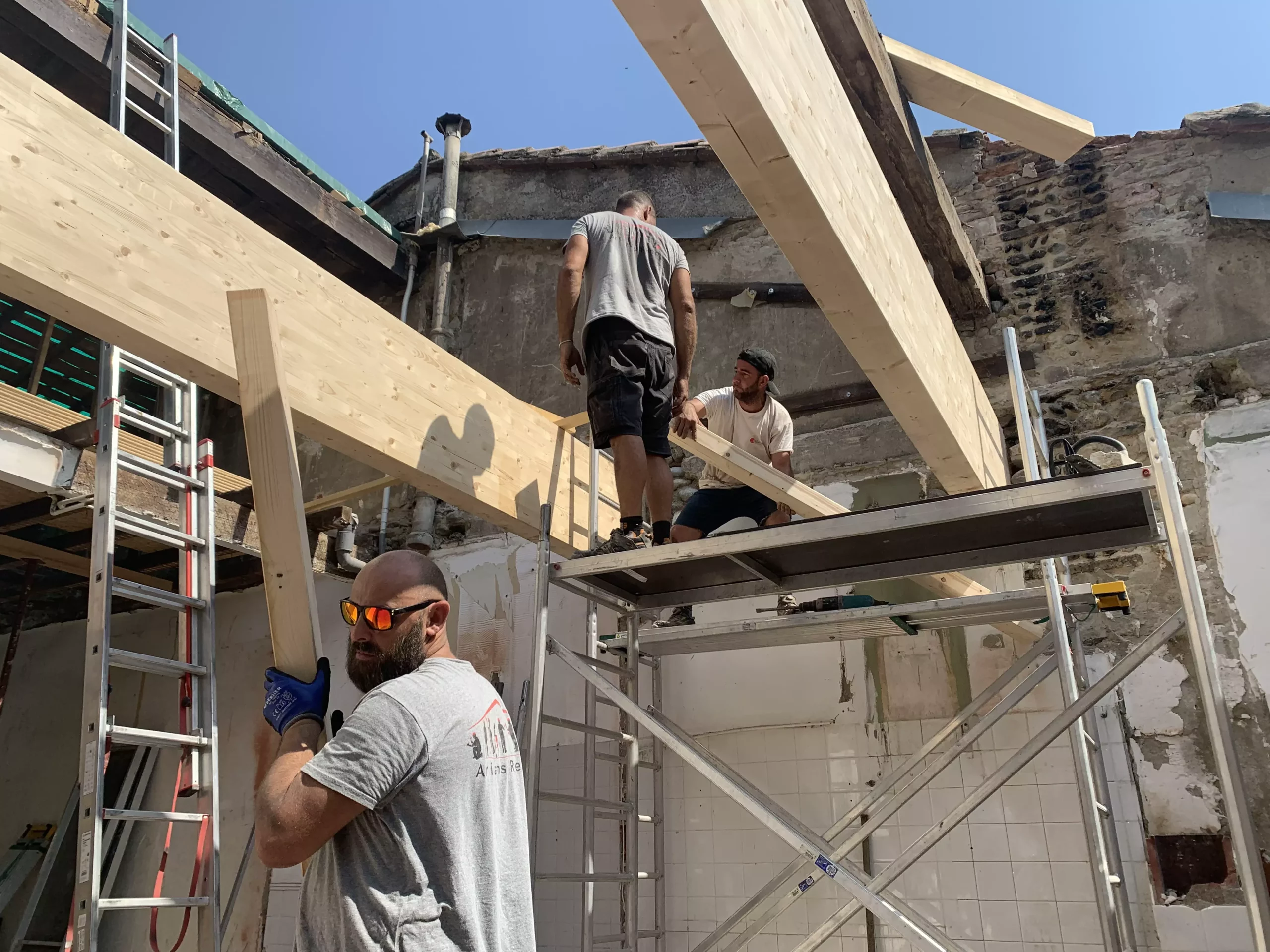 rénovation de toiture, une équipe de professionnels Artisans Réno à votre service